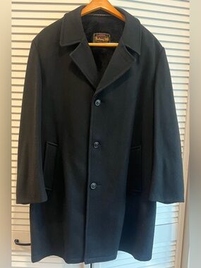 Botany 500 Men’s Vintage Chesterfield Coat, (70% Wool/30% Nylon). Size 44 Long